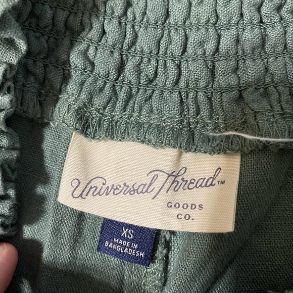 Green flow shorts with pockets, size XS - Picture 3 of 3